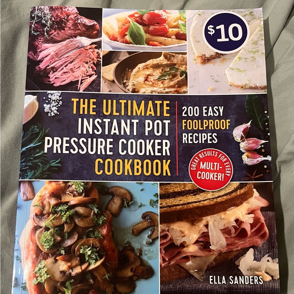 The Ultimate Instant Pot Pressure Cooker Cookbook (NWT) 🧑‍🍳